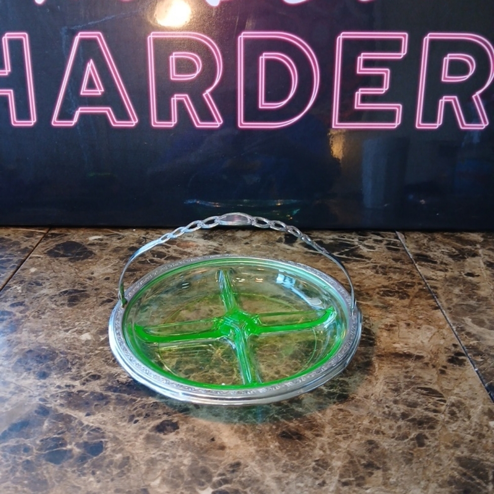 Green Uranium Vaseline Glass Relish Candy Nuts Dish 4 Part Divided DepressionT - Picture 2 of 11